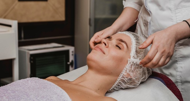 Bella Estética & Depilação, Limpeza de pele completa com Extração de cravos + Peeling de Diamante