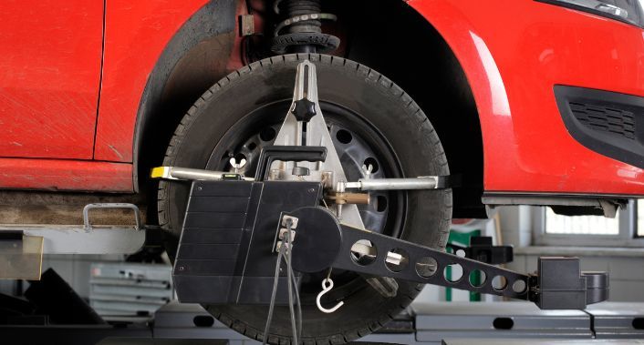 Gold Car Auto Center , 1 Alinhamento + 4 Balanceamentos computadorizados na Gold Car Auto Center