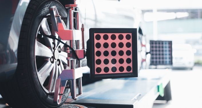 Chefe Pneus Auto Center, 1 Alinhamento + 4 balanceamentos (carros de passeio) no Chefe Pneus Auto Center