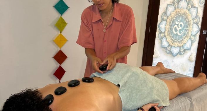Mar de Cuidados, Massagem Relaxante com pedras quentes + Reiki + Escalda pés Mar de Cuidados, Massagem Relaxante com pedras quentes + Reiki + Escalda pés