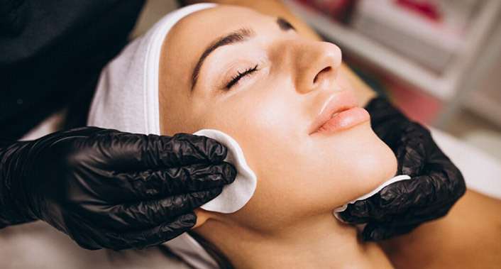 Casa Beauty, Limpeza de Pele Completa: Esfoliação + Emoliência + Extração + Alta Frequência