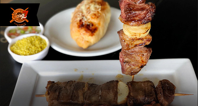 Dois espetinhos (até 7 sabores) + 1 pão de alho + farofa e vinagrete no Casa 7 Dois espetinhos (até 7 sabores) + 1 pão de alho + farofa e vinagrete no Casa 7
