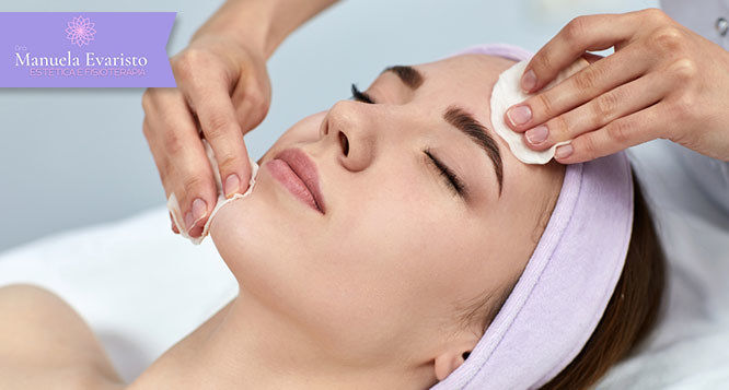 Limpeza de Pele Profunda com Extração, Peeling, Revitalização Com LedTerapia Limpeza de Pele Profunda com Extração, Peeling, Revitalização Com LedTerapia