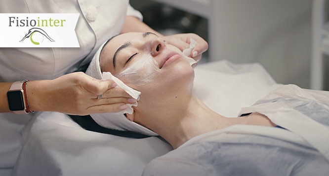 Limpeza de pele completa com Extração de Cravos e Peeling de Diamante Limpeza de pele completa com Extração de Cravos e Peeling de Diamante